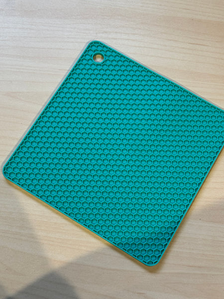 Plastic mat for ink pads